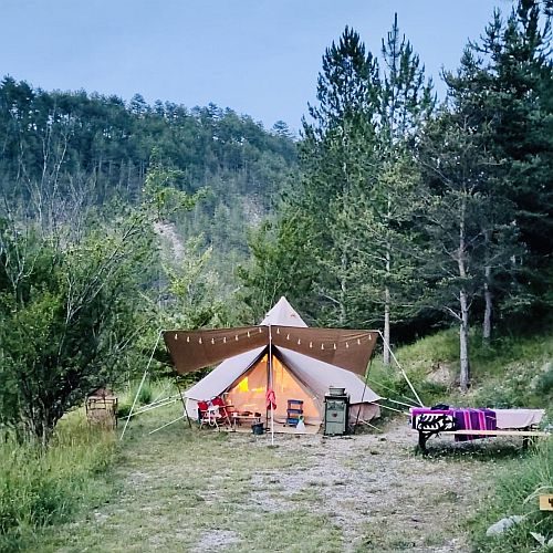 verhuur bell tent natuurcamping la Gravouse Zuid Frankrijk