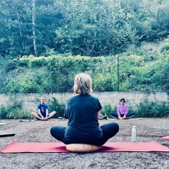 yoga op camping la Gravouse in Zuid Frankrijk s