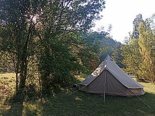 trekkersplek langs wandelroutes Provencale natuurcamping la gravouse